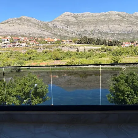 Vista Fiume 아파트 *